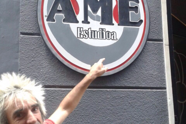 TXAPELPUNK ESTUDIOAN GRABATZEN